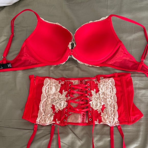 Victoria's Secret Red and Cream Lace Bra and Garter Set - Picture 3 of 6